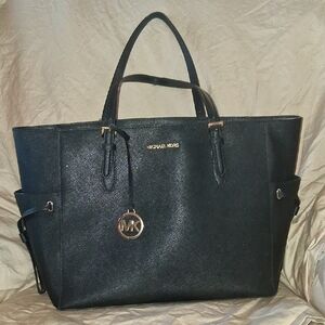 Michael Kors Elegant Black Tote